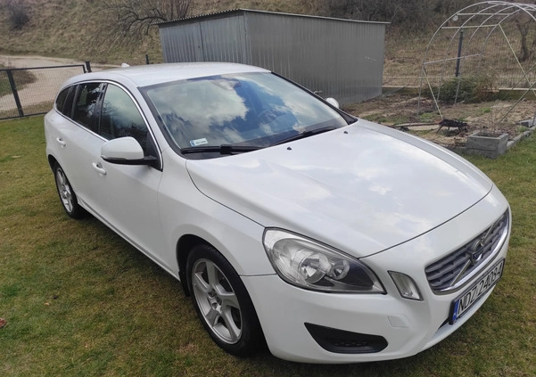 Volvo V60 cena 26500 przebieg: 261000, rok produkcji 2011 z Lidzbark małe 137